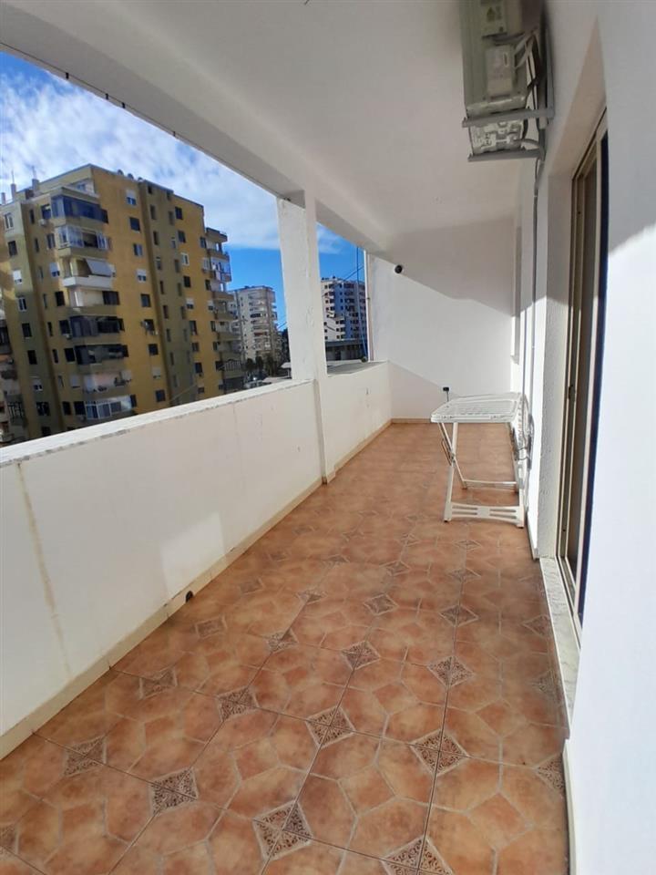 Apartament 2+1 ne shitje me pamje deti
