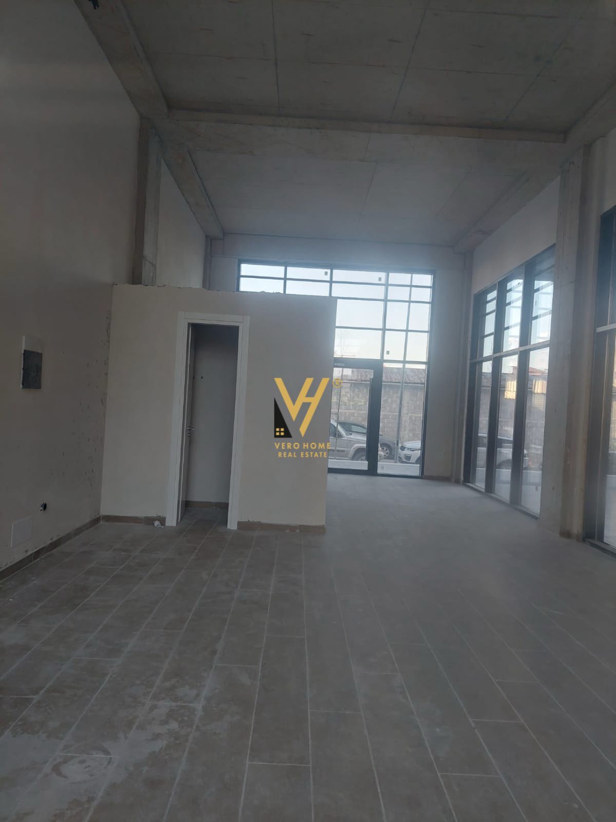 2 DYQANE 162M2 NE PORCELAN 2.500 EURO