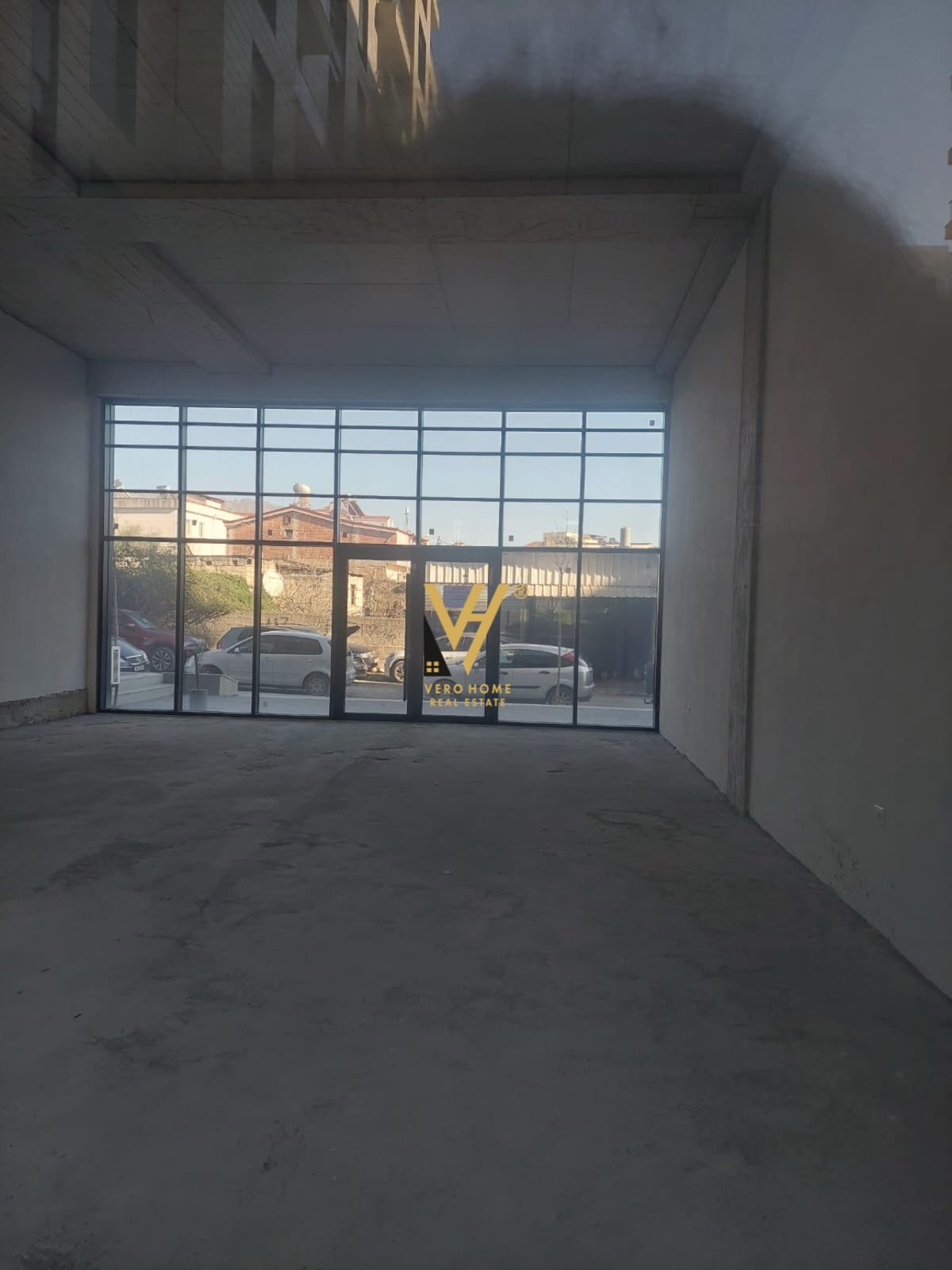 2 DYQANE 162M2 NE PORCELAN 2.500 EURO