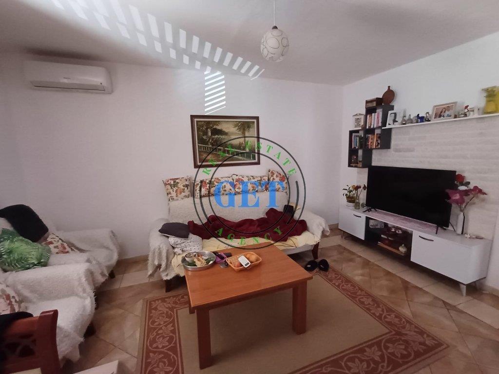 Shitet, Apartament 2+1, Tek Parku Vala, Durres.
