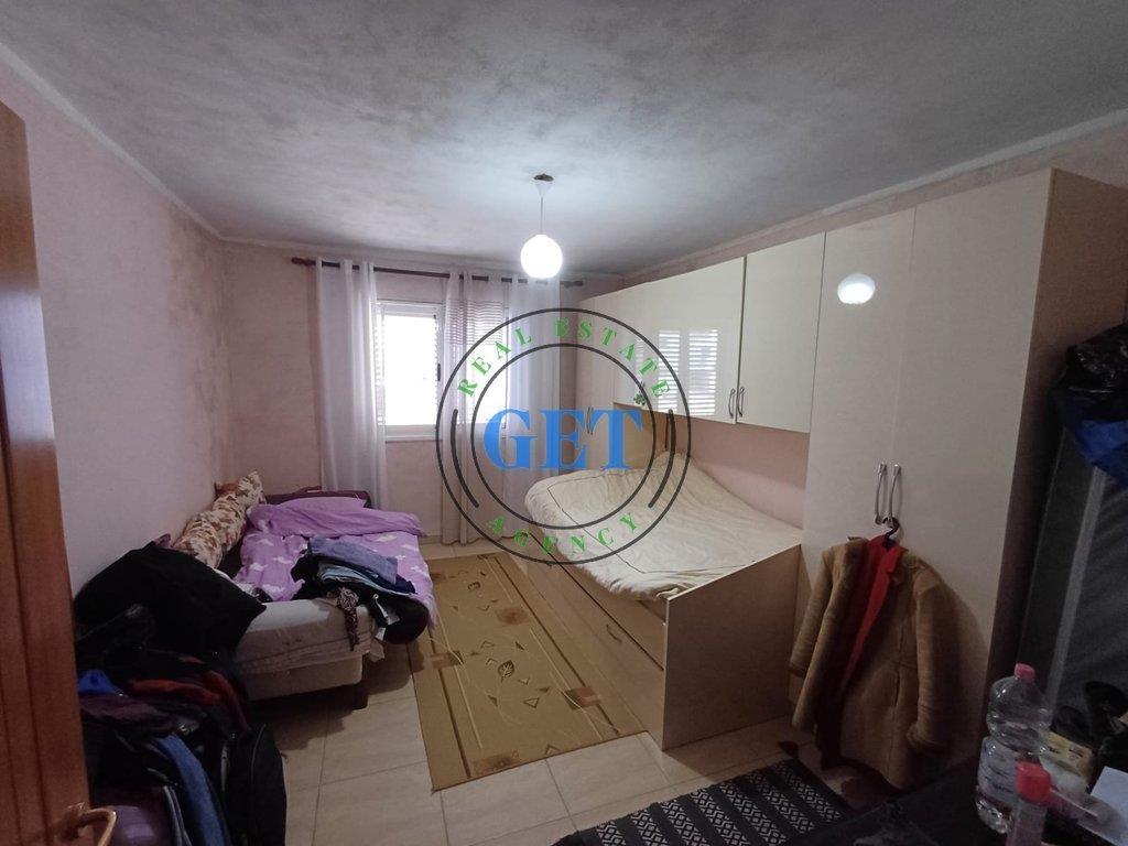 Shitet, Apartament 2+1, Tek Parku Vala, Durres.
