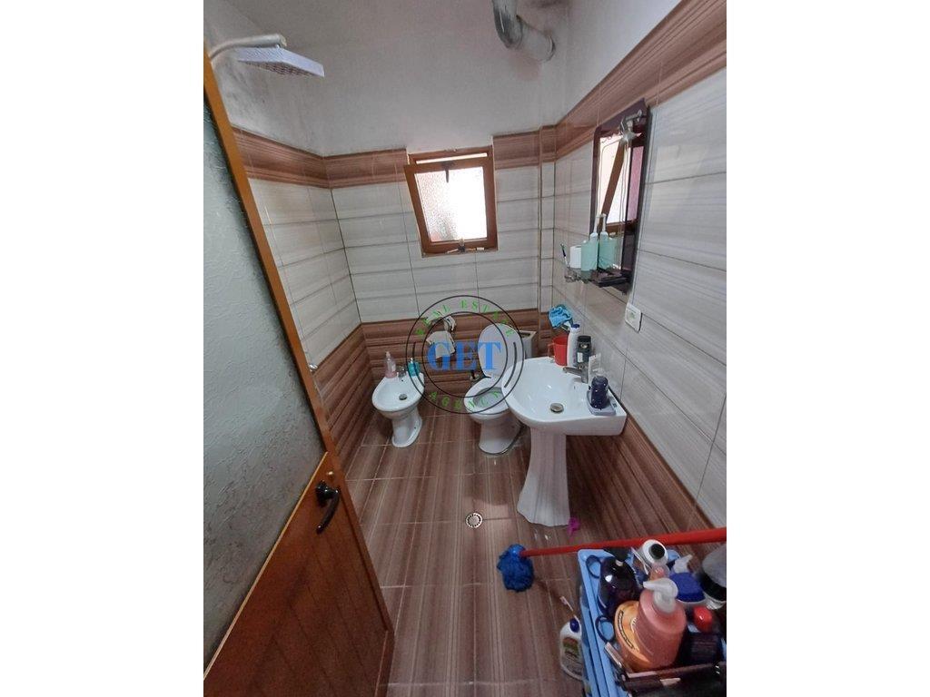 Shitet, Apartament 2+1, Tek Parku Vala, Durres.
