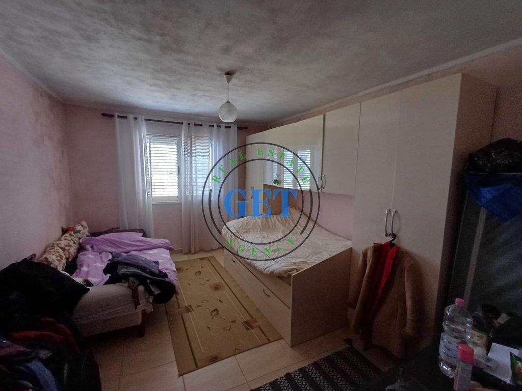 Shitet, Apartament 2+1, Tek Parku Vala, Durres.