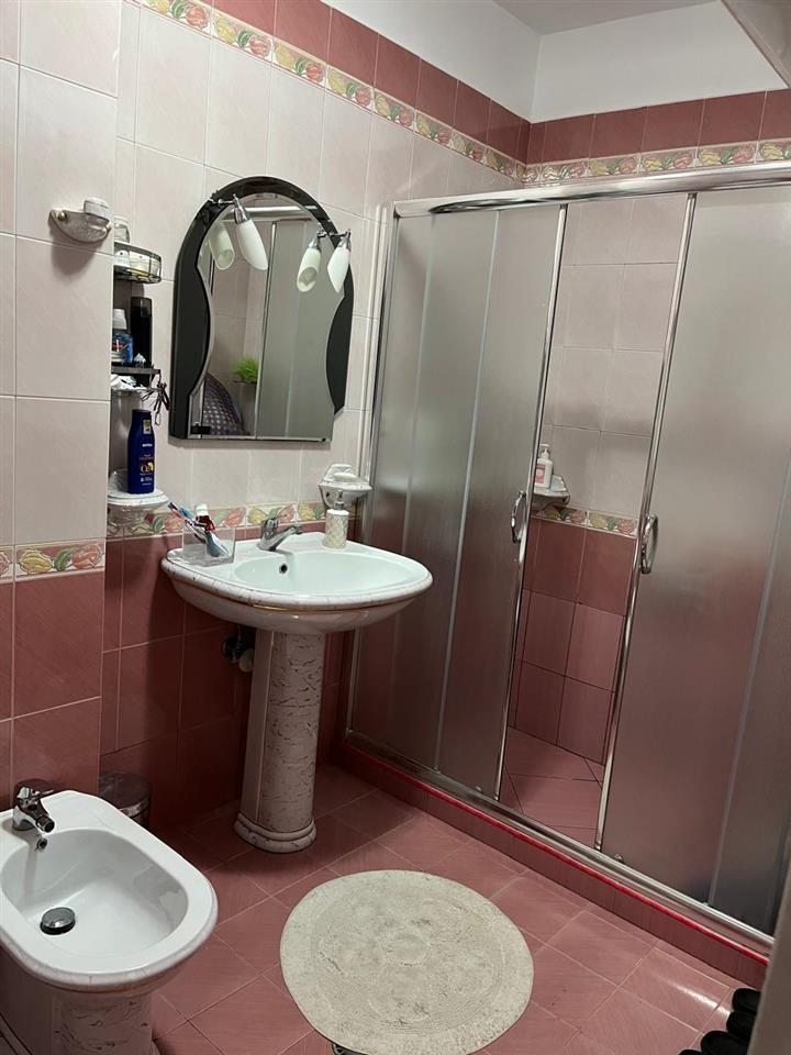 Jepet me qira 2+1 prane Bllokut