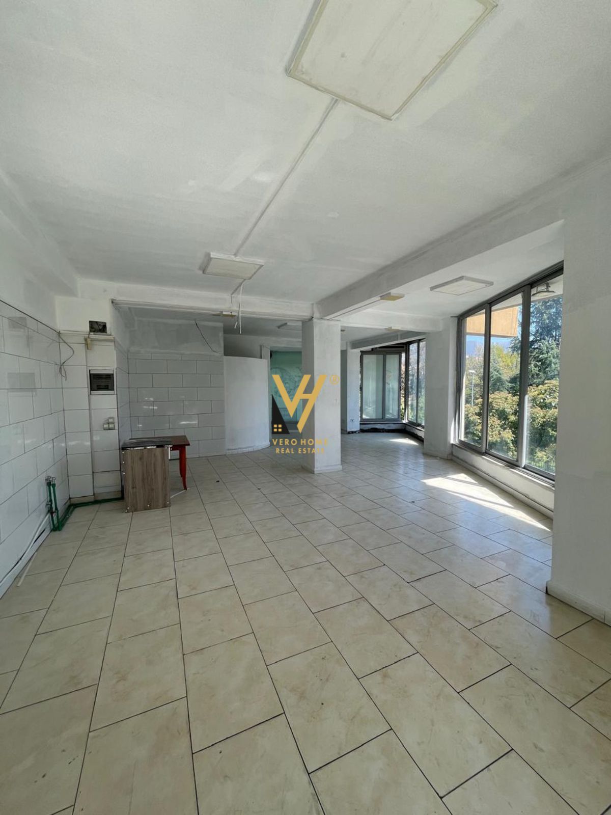 DYQAN 71 M2 TE KODRA E DIELLIT 160.000 EURO