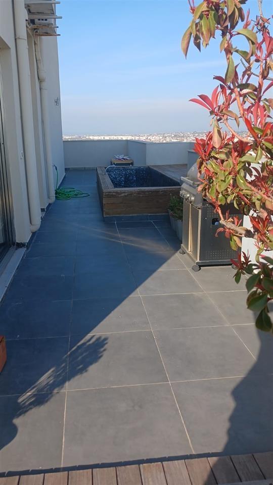 Shitet Duplex luksoz me pamje nga deti dhe qyteti I Durresit