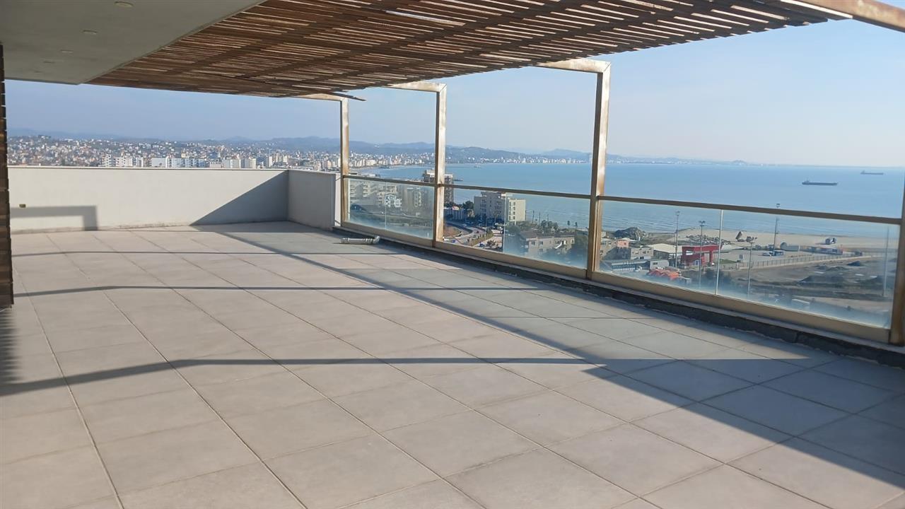 Shitet Duplex luksoz me pamje nga deti dhe qyteti I Durresit