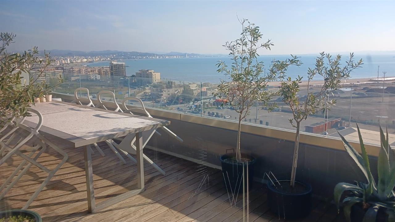 Shitet Duplex luksoz me pamje nga deti dhe qyteti I Durresit