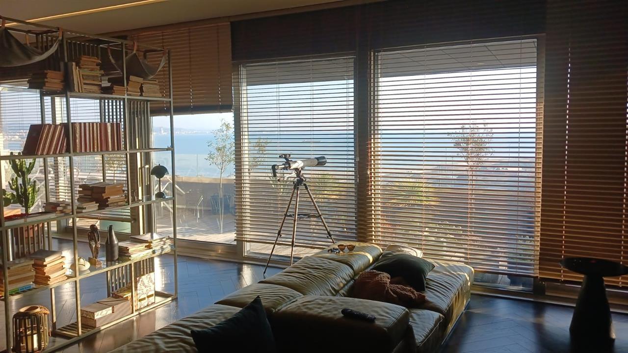 Shitet Duplex luksoz me pamje nga deti dhe qyteti I Durresit