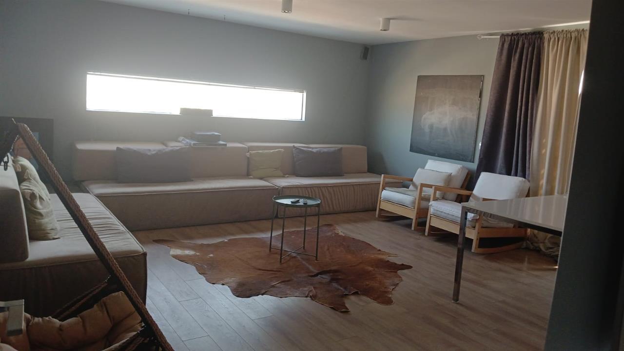 Shitet Duplex luksoz me pamje nga deti dhe qyteti I Durresit