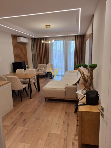 2+1+2+BLK ME QERA NE PORCELAN 1.000 EURO