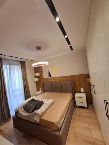 2+1+2+BLK ME QERA NE PORCELAN 1.000 EURO