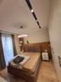 2+1+2+BLK ME QERA NE PORCELAN 1.000 EURO