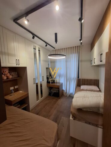 2+1+2+BLK ME QERA NE PORCELAN 1.000 EURO