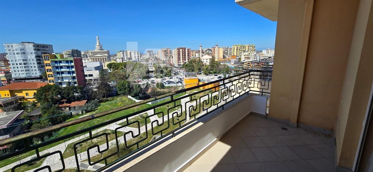 Shitet Apartament 2+1 Fier