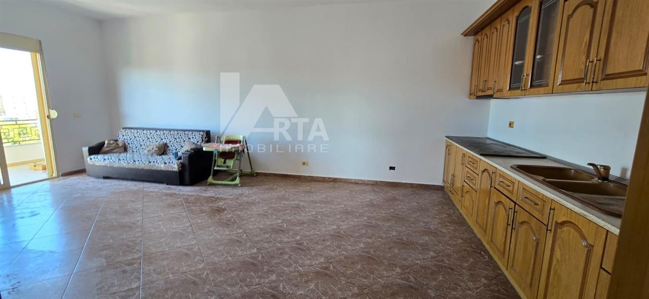 Shitet Apartament 2+1 Fier