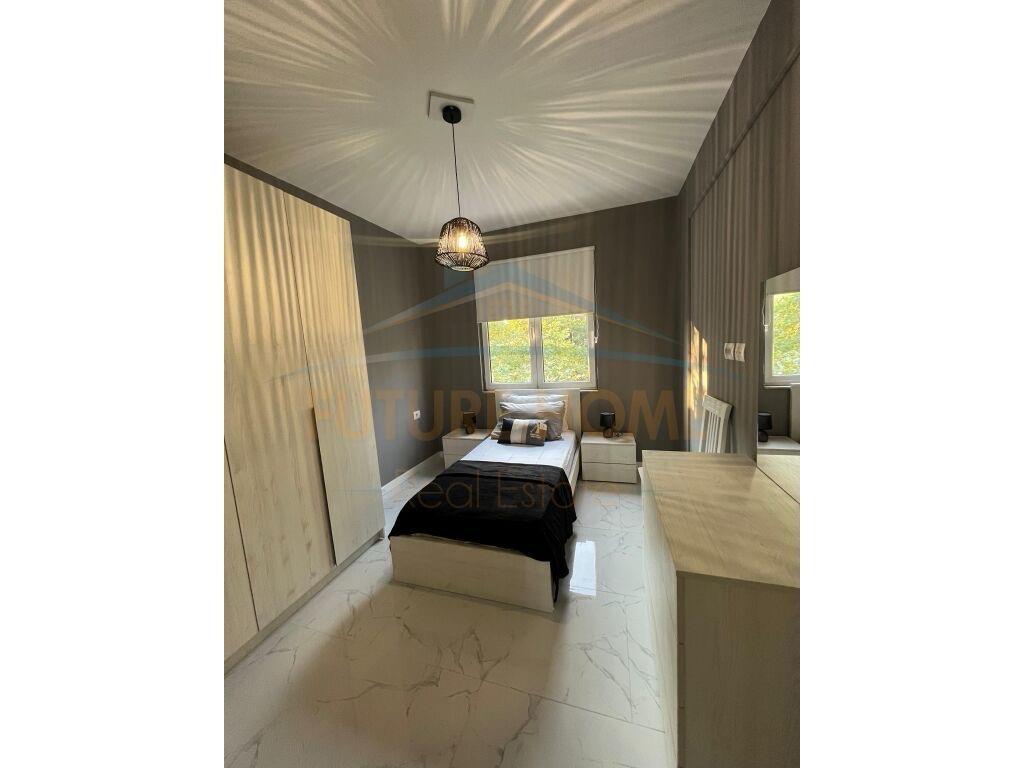 Shitet Apartament 2+1, Myslym Shyri