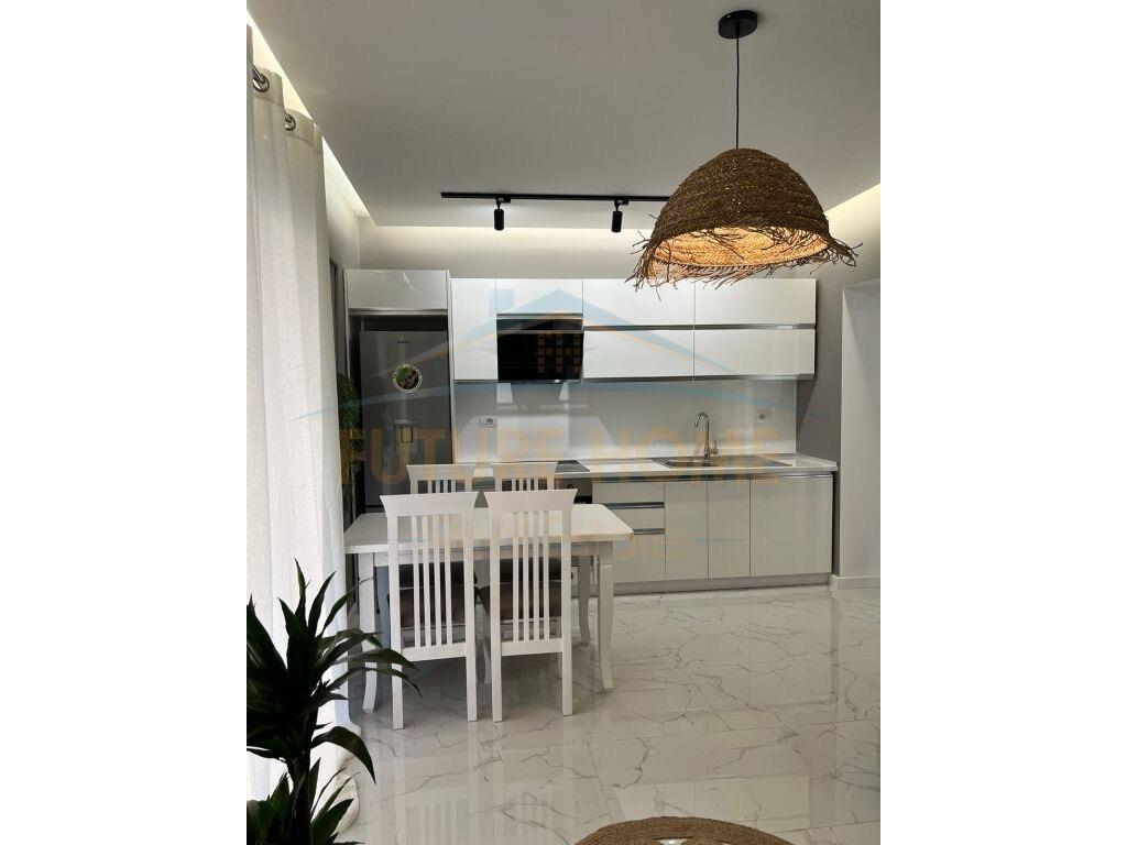 Shitet Apartament 2+1, Myslym Shyri