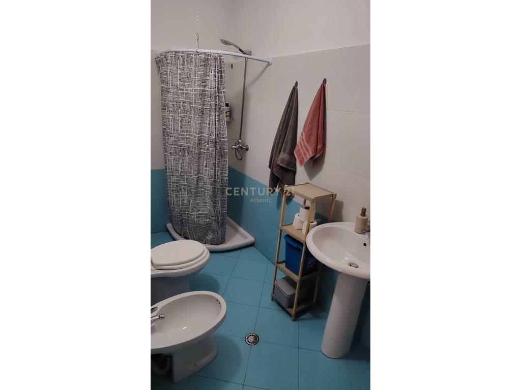 Shitet Apartament 2+1 ne Plazh Hekurudha,me super pamje deti