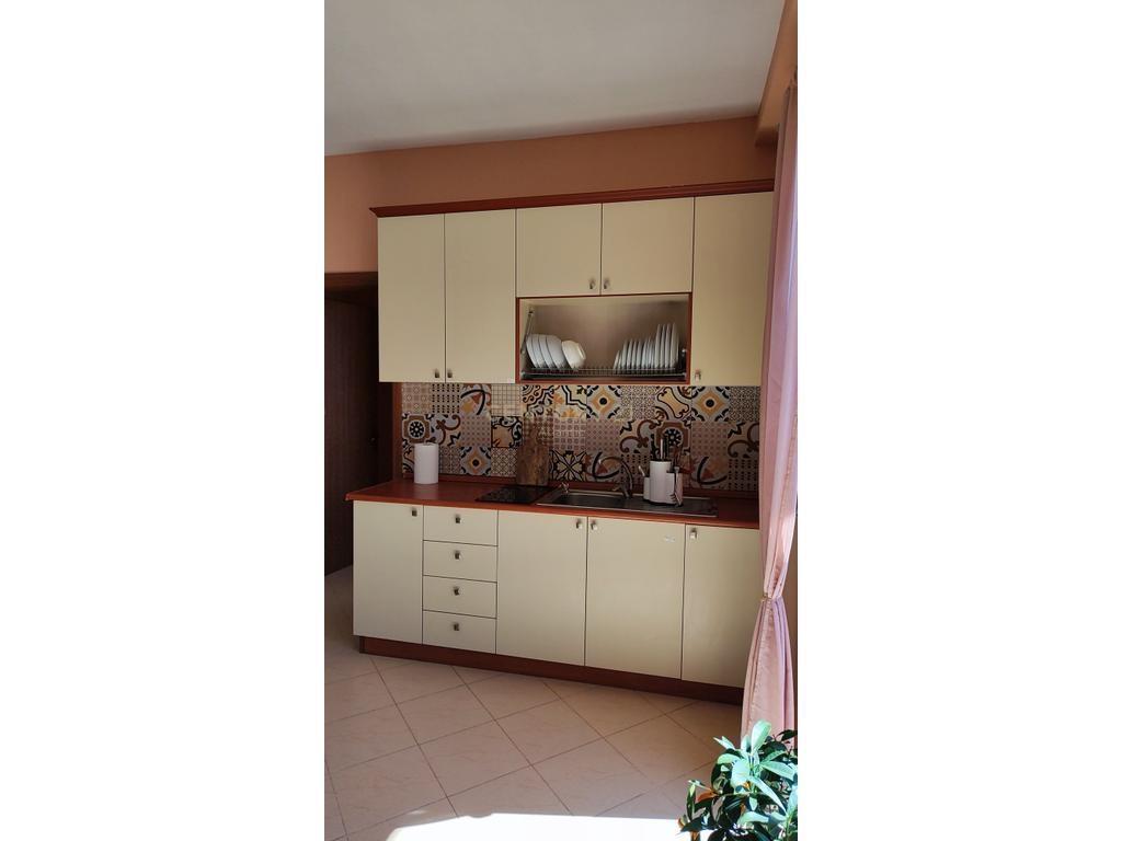 Shitet Apartament 2+1 ne Plazh Hekurudha,me super pamje deti