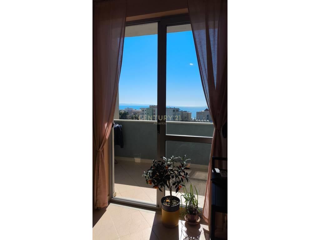 Shitet Apartament 2+1 ne Plazh Hekurudha,me super pamje deti