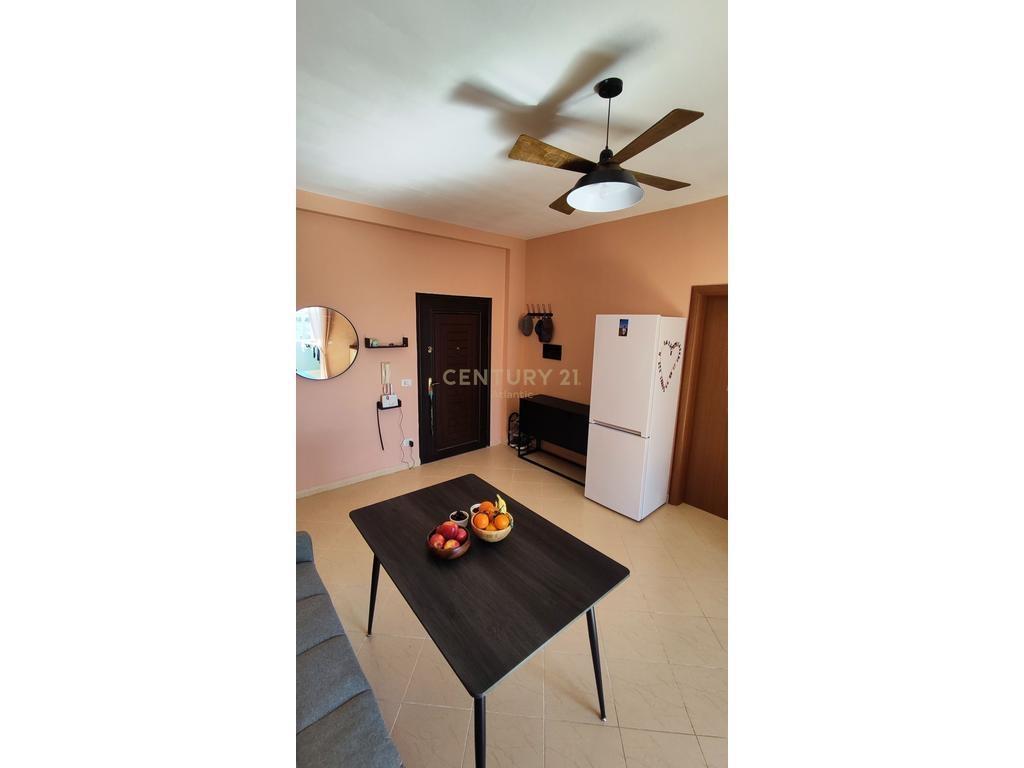 Shitet Apartament 2+1 ne Plazh Hekurudha,me super pamje deti