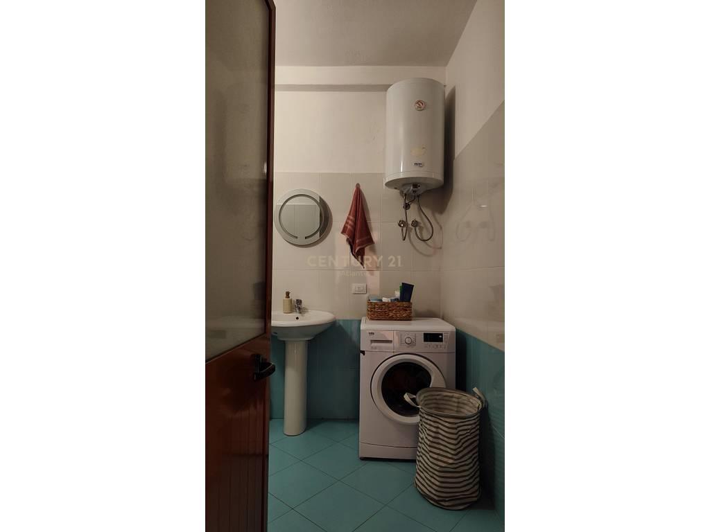 Shitet Apartament 2+1 ne Plazh Hekurudha,me super pamje deti