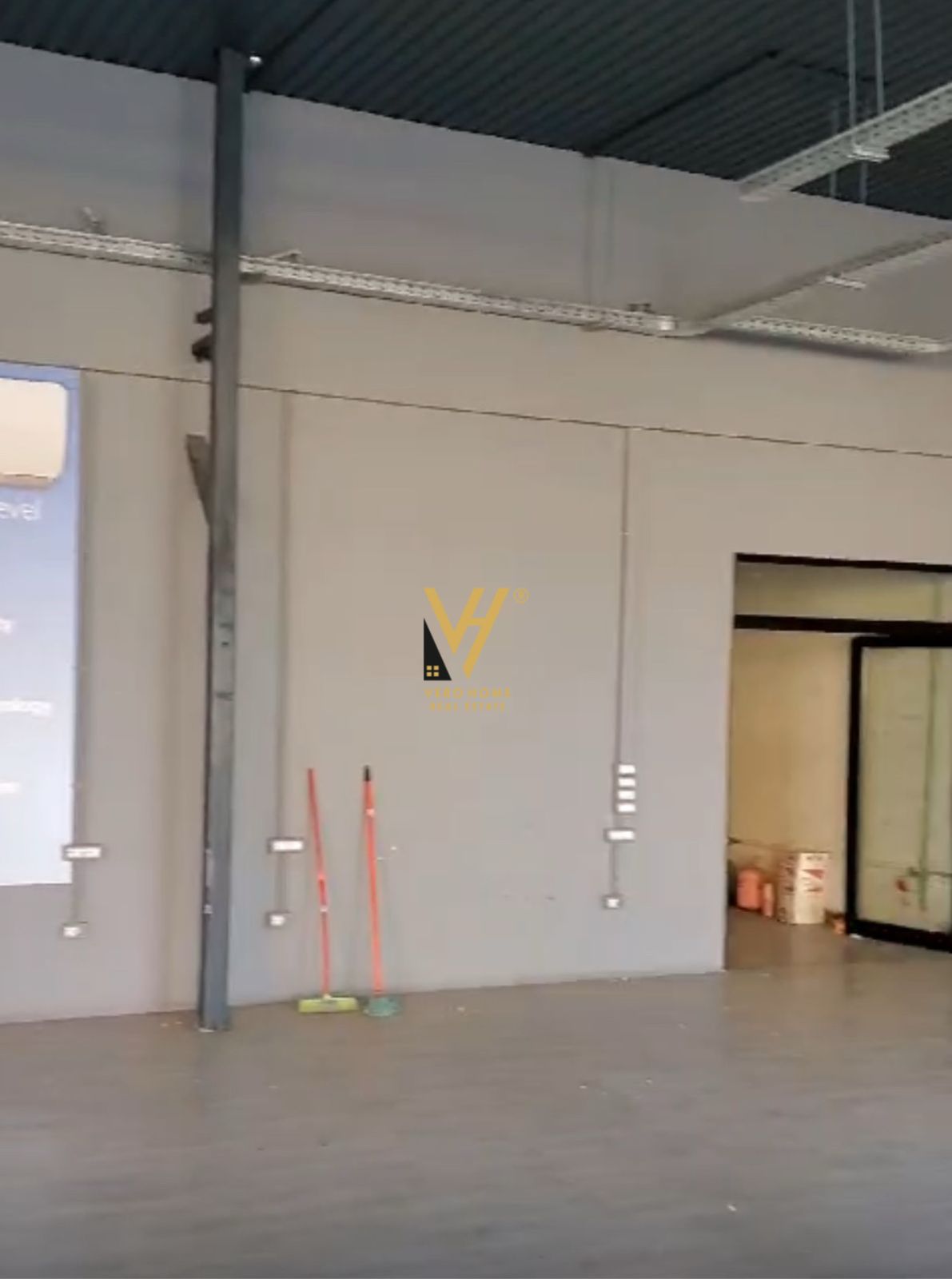 MAGAZINE 500M2 TE ISH DOGANA 4.000 EURO