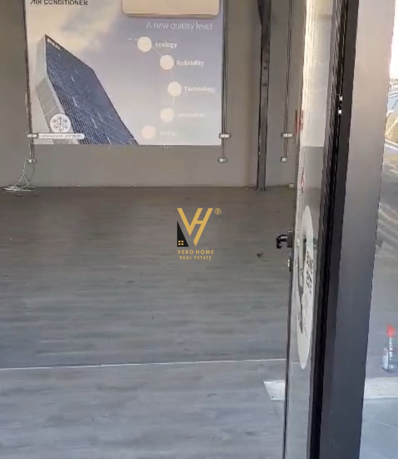 MAGAZINE 500M2 TE ISH DOGANA 4.000 EURO