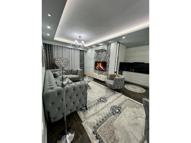 Shitet, Apartament 2+1, Rruga Ferit Xhajko