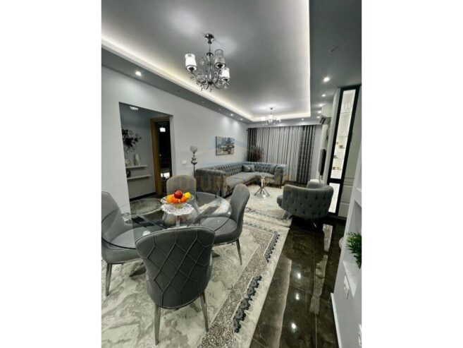 Shitet, Apartament 2+1, Rruga Ferit Xhajko