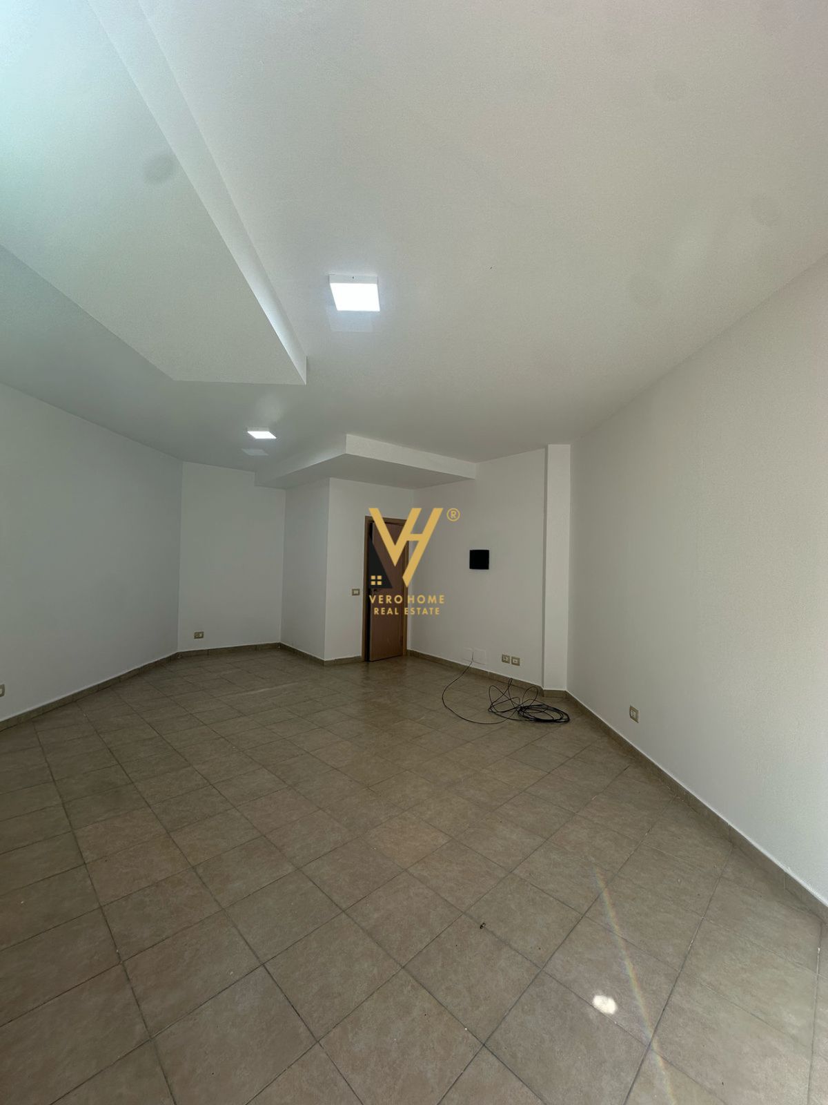 DYQAN 40M2 ME QERA TE LIQENI I THATE 30.000 LEKE