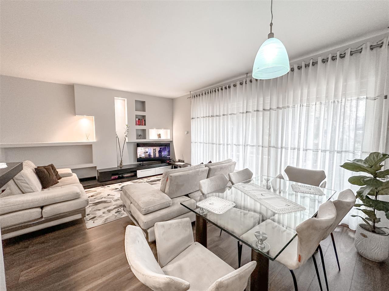 SHTEPI ME QERA 2+1+2 , rruga Bilal Golemi