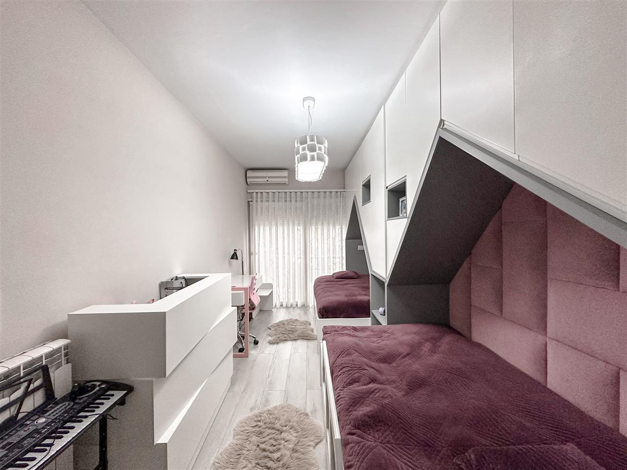 SHTEPI ME QERA 2+1+2 , rruga Bilal Golemi