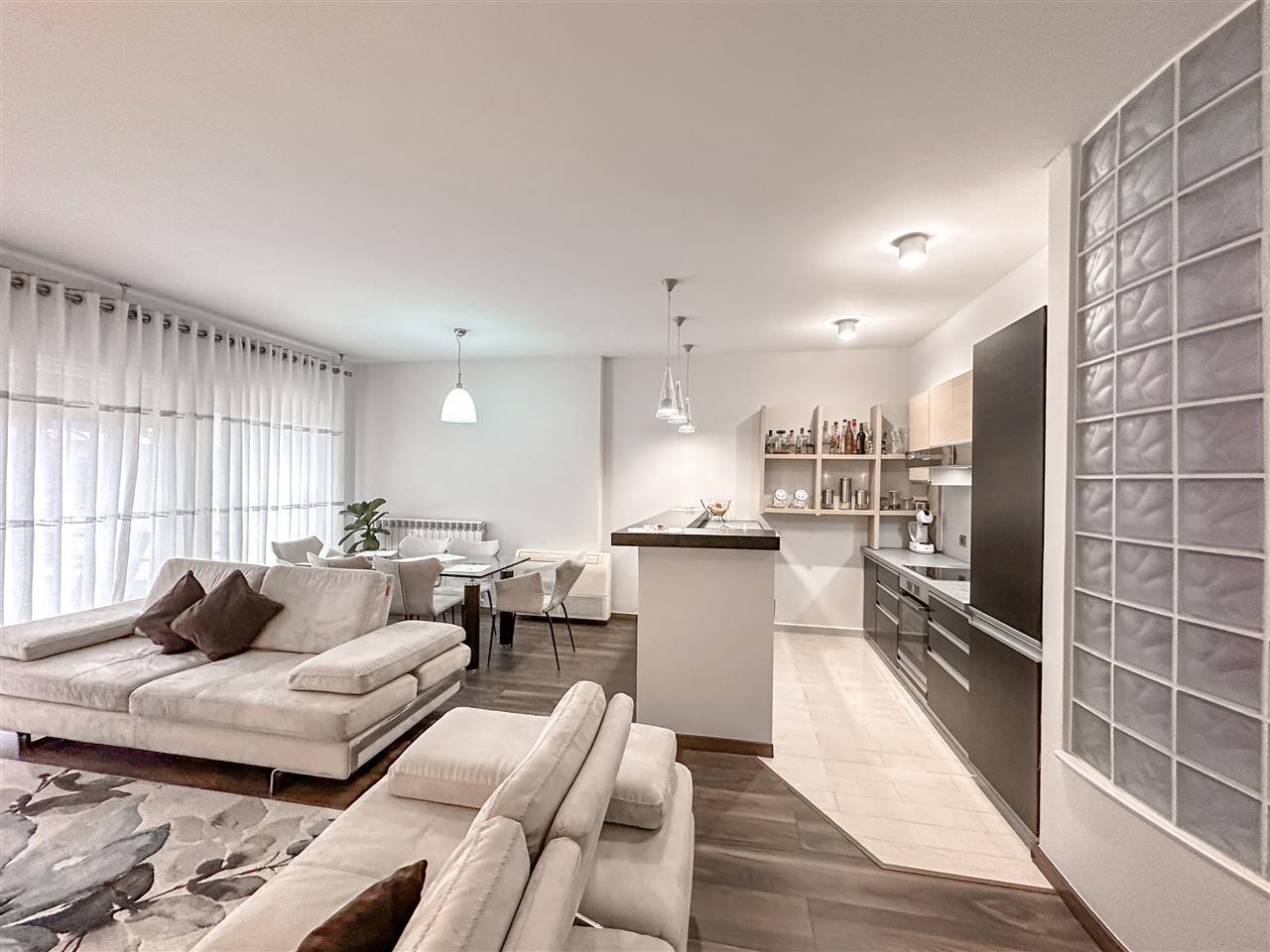 SHTEPI ME QERA 2+1+2 , rruga Bilal Golemi