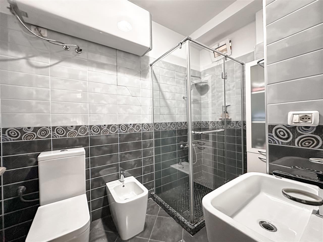 SHTEPI ME QERA 2+1+2 , rruga Bilal Golemi