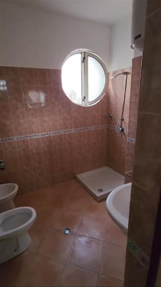 0683753334 Shitet ap 1+1 ne zonen e plazhit