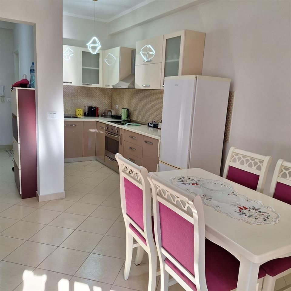 Apartament 1+1 me qira prane gjykates.