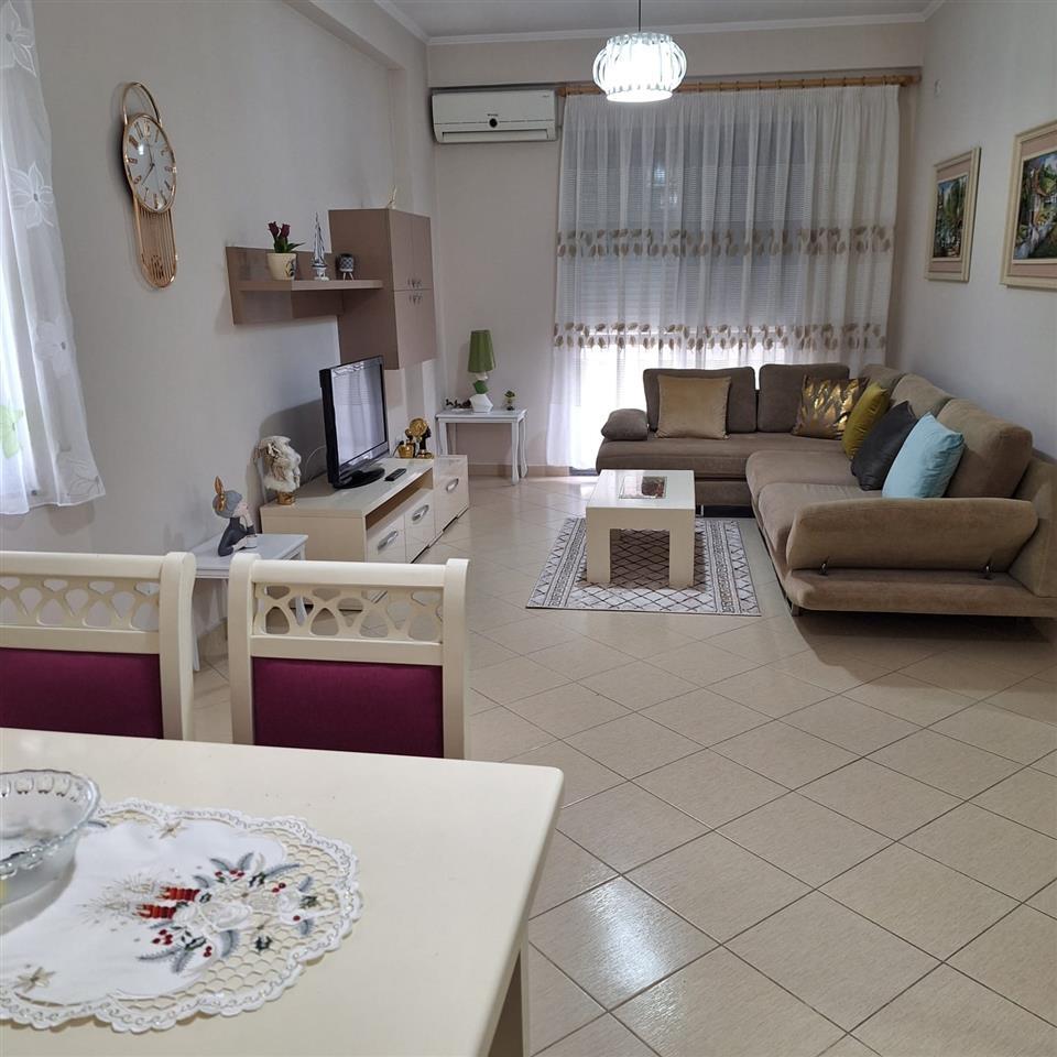 Apartament 1+1 me qira prane gjykates.