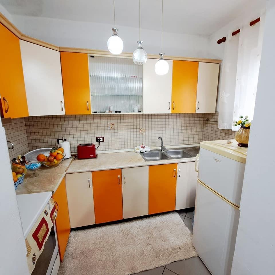 Kavaje, apartament 3+1,afer tregut industrial.