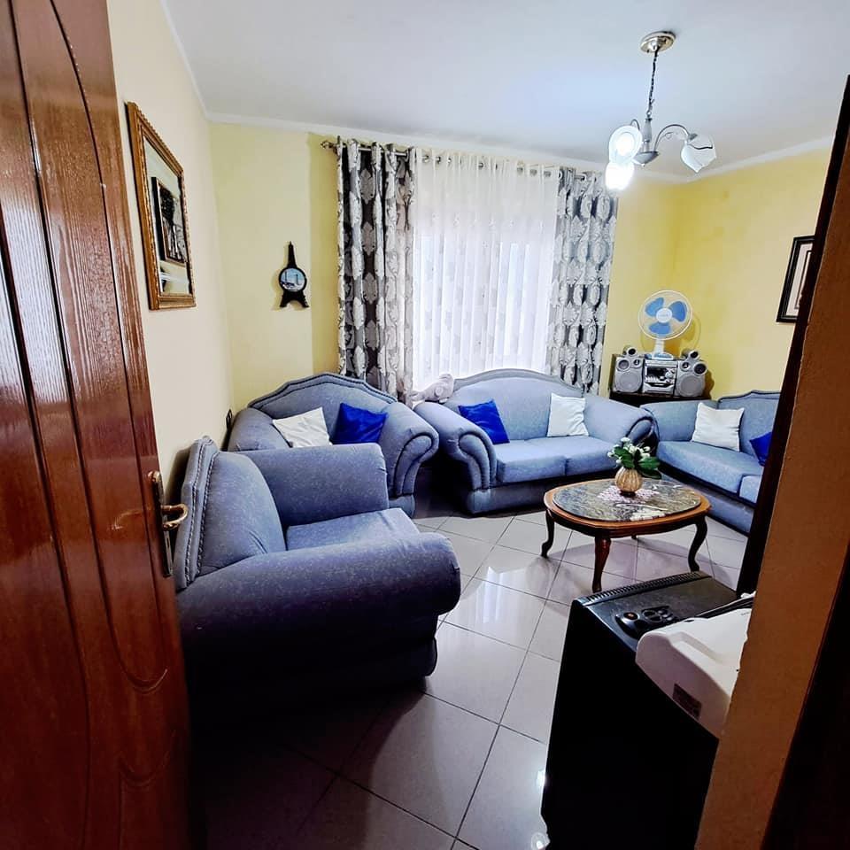 Kavaje, apartament 3+1,afer tregut industrial.