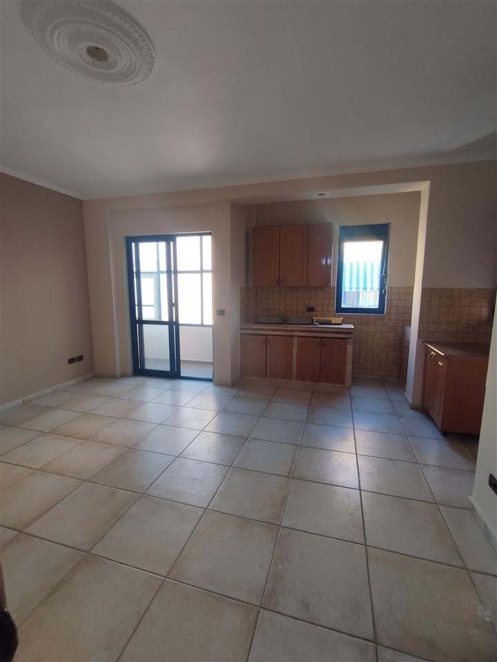 Shitet Apartamenti 1+1 Fier