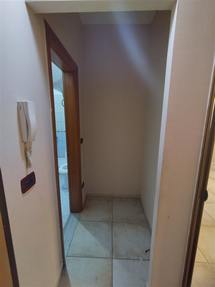 Shitet Apartamenti 1+1 Fier