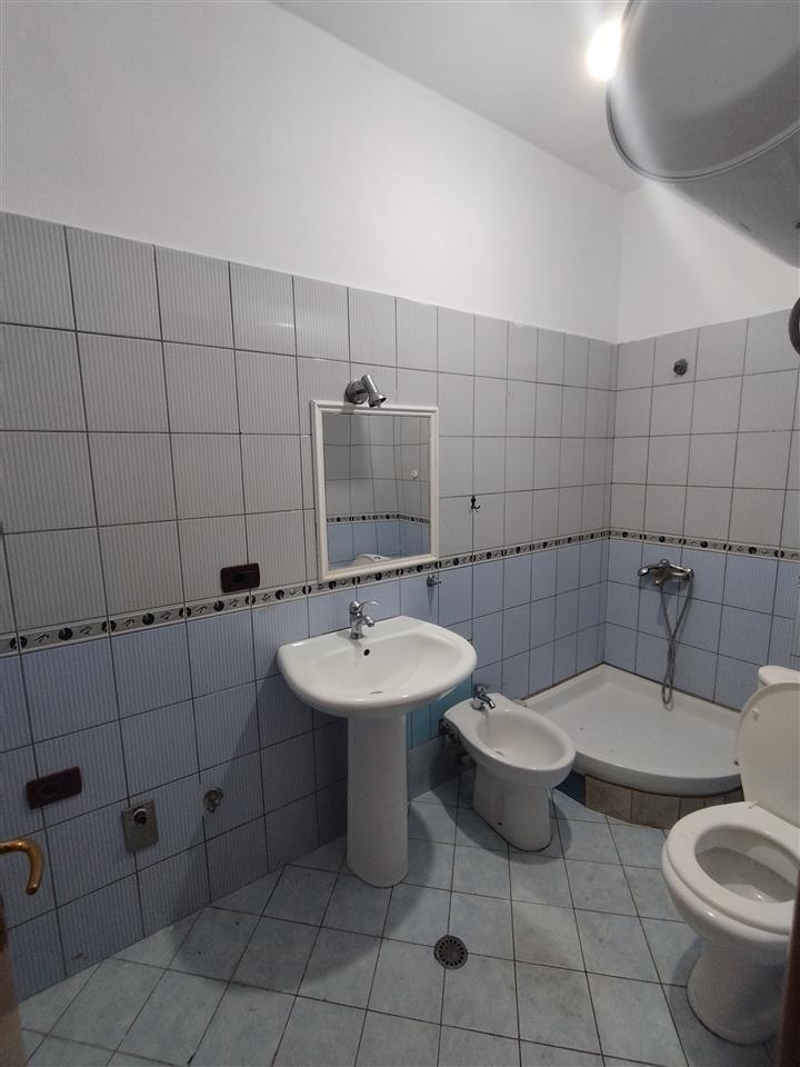 Shitet Apartamenti 1+1 Fier