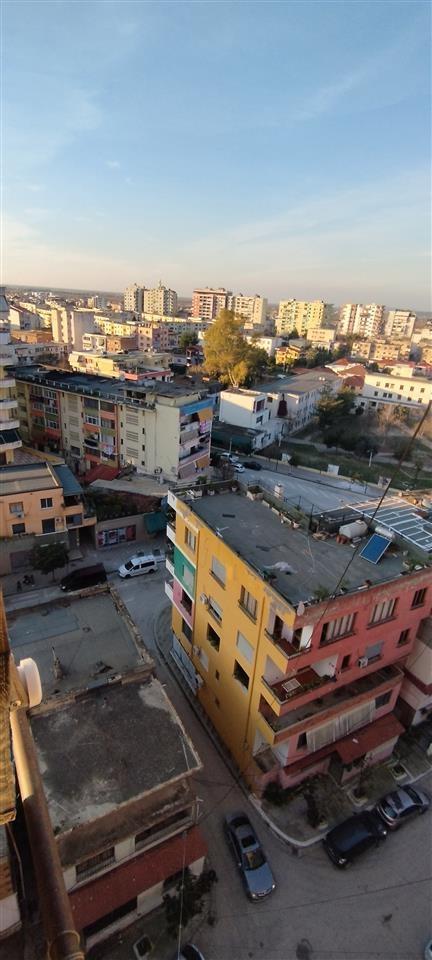 Shitet Apartamenti 1+1 Fier