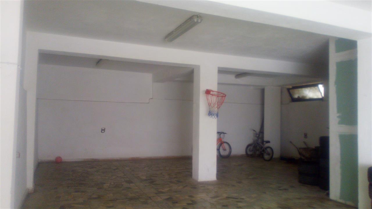 Jap me qera Vile 4 katëshe+papafingo+garazh, 3200 Euro/muaj