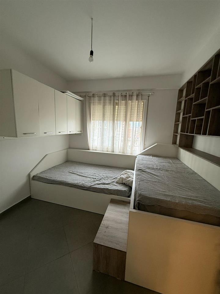 Ap 2+1 i mobiluar me qera tek Tirana Golden Park