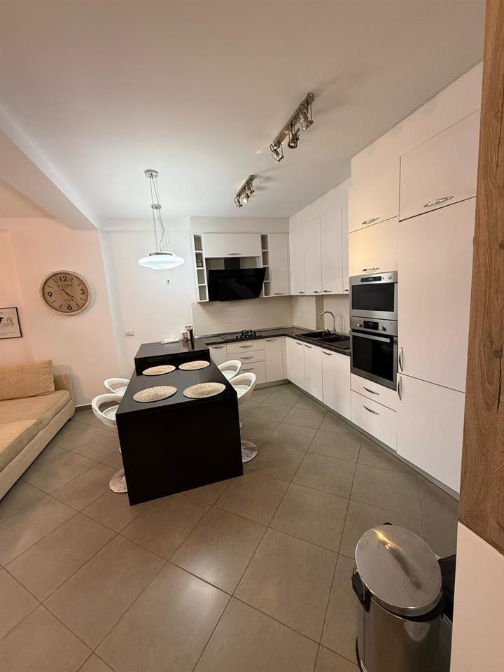 Ap 2+1 i mobiluar me qera tek Tirana Golden Park