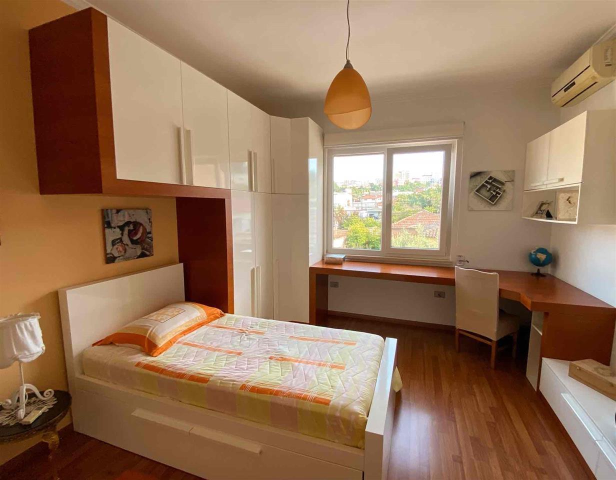 Shtepi me qera/ Apartament/ Shtepi private KATI i 2