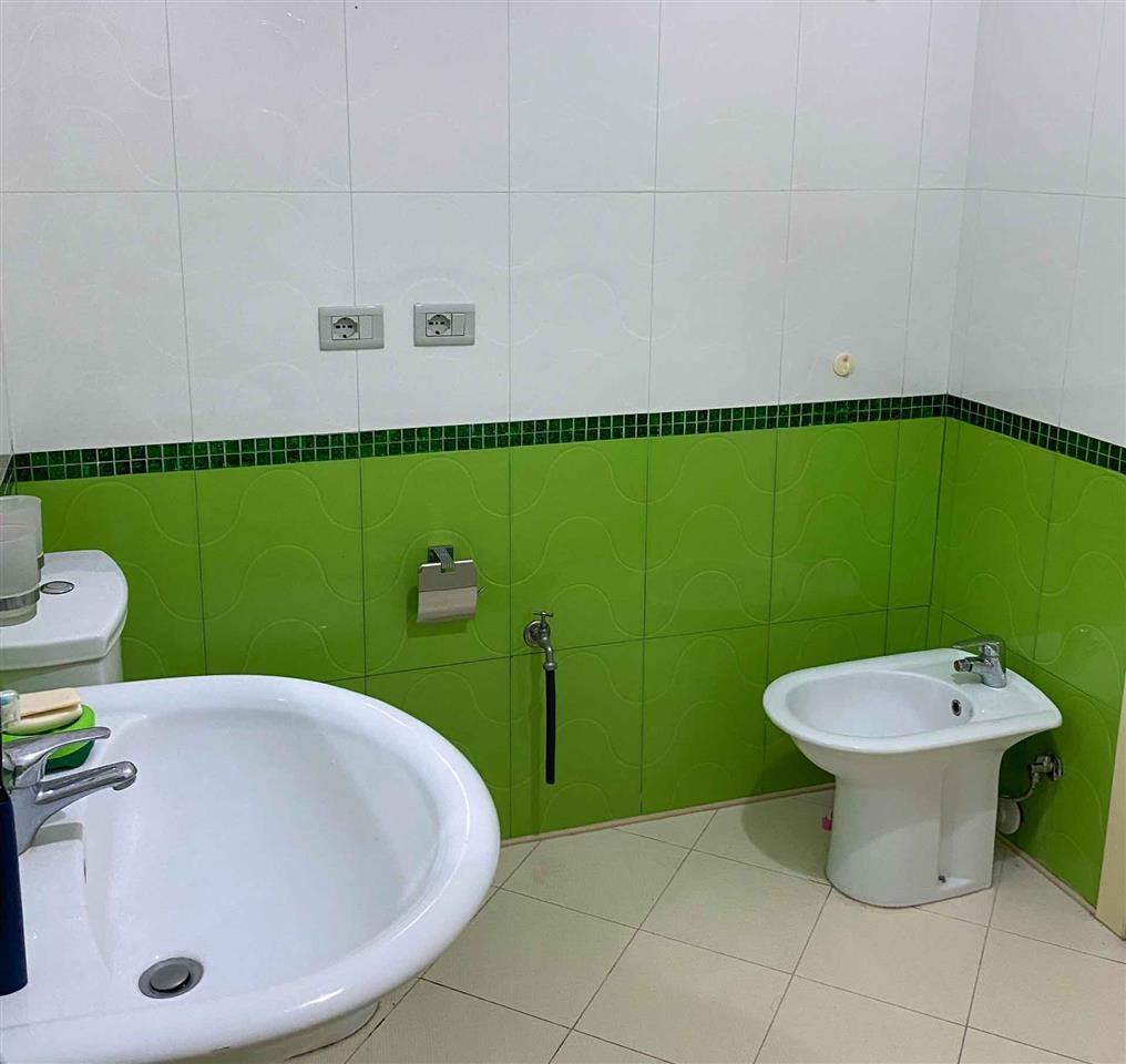 Shtepi me qera/ Apartament/ Shtepi private KATI i 2